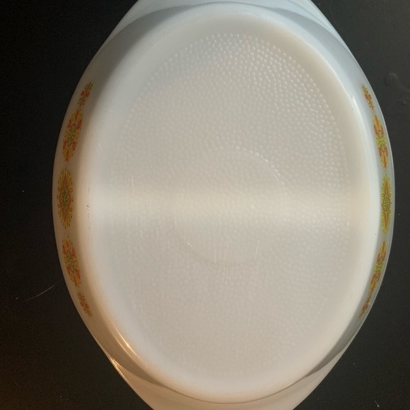 GLASBAKE pinwheel pattern milk glass serving dish - Picture 4 of 4